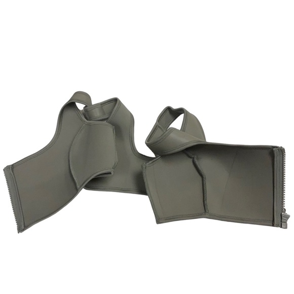 SKIMS 🌸Rubberized Scuba🌸 Swim Scoop Neck Bikini Top | Grey Chalk - Picture 8 of 12